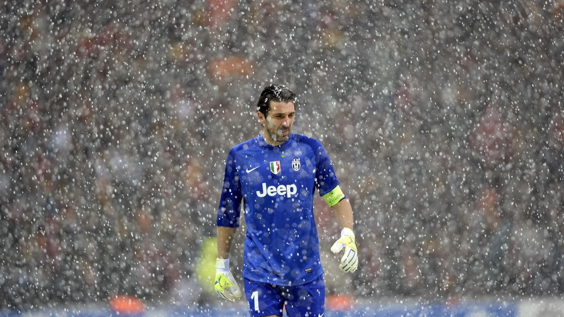 海港队启程狮城转战新山 颜骏凌徐新获赠纪念球衣启新程